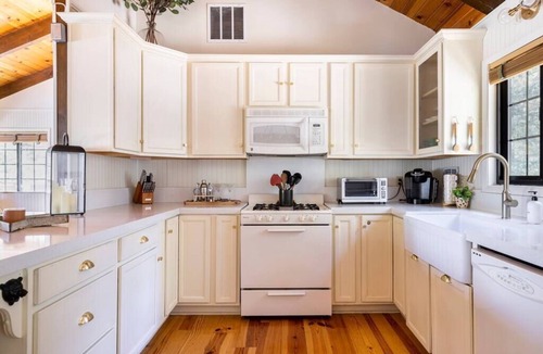 Boulder Bay Cabin | Wow! Starry Treehouse Cabin w/Lake Views, Hot Tub, Private Sledding Hill