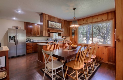 Yosemite Forks House | Yosemite Corner w NEW game room/Hot Tub/EV & more!