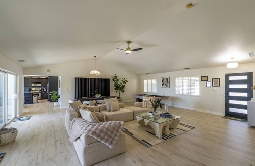 Mariposa House | Yosemite Luxe Family-Dome-Theater-Sauna-Spa-EV-Poker Table-Game Room-Pool Table