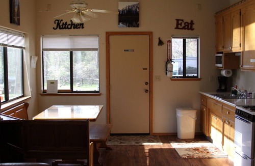 Mariposa Cottage | Yosemite/Mariposa Mountain Get-a-way