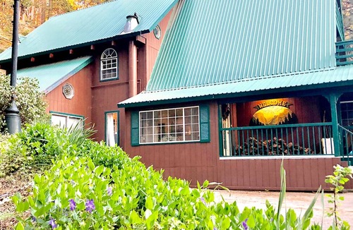 Yosemite West House | Yosemite Mountain Lodge