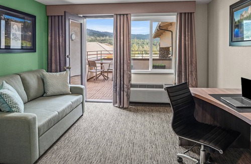 Oakhurst Hotel | Yosemite Southgate Hotel & Suites