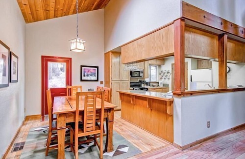 Yosemite West House | Yosemite Crossroads