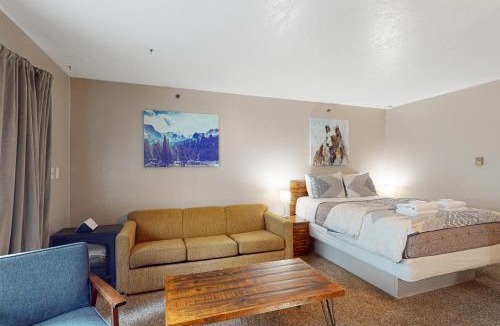 Yosemite National Park Hotel | Yosemite West Condo B104