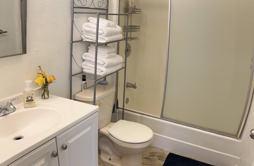 Ukiah House | Young’s Redwood Cottage