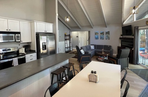 Pioneer Trail Cabin | Your BRAND NEW Tahoe basecamp, with Hot tub and Massive Bunkroom!