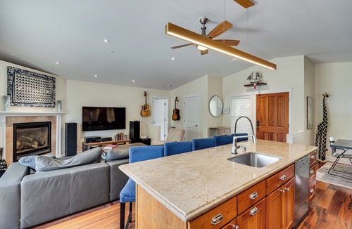 Glen Ellen House | Your own Wine Country resort with pool and Sonoma Mountain View