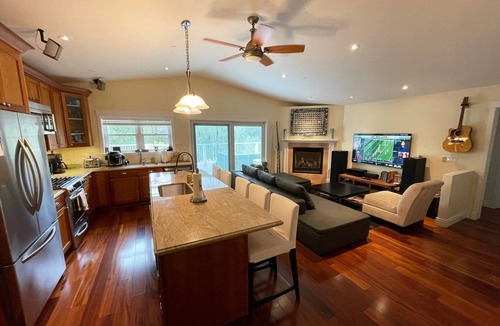 Glen Ellen House | Your own Wine Country resort with pool and Sonoma Mountain View