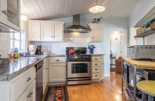 Laguna Beach Cottage | Your perfect short escape: surf, sand and a charming iconic beach cottage.