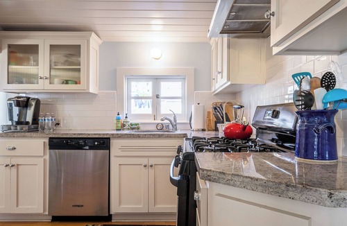 Laguna Beach Cottage | Your perfect short escape: surf, sand and a charming iconic beach cottage.