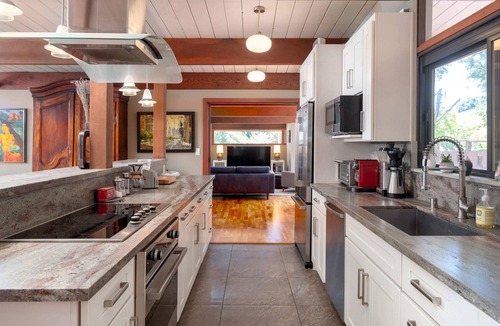 Midtown House | Zen Meets Art, Art Meets Luxury