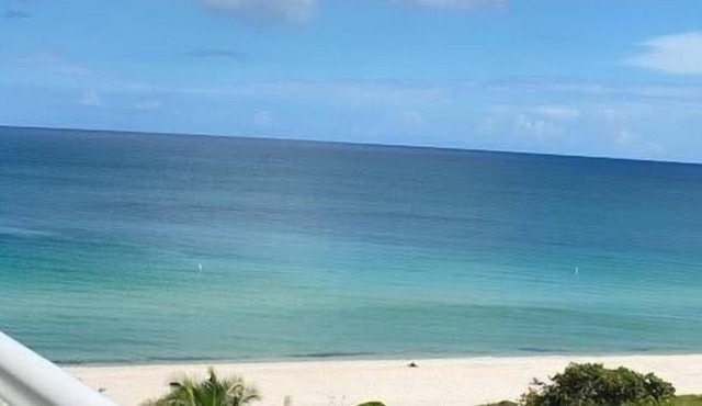 1 Bedroom Condo 439533 by Houzlet