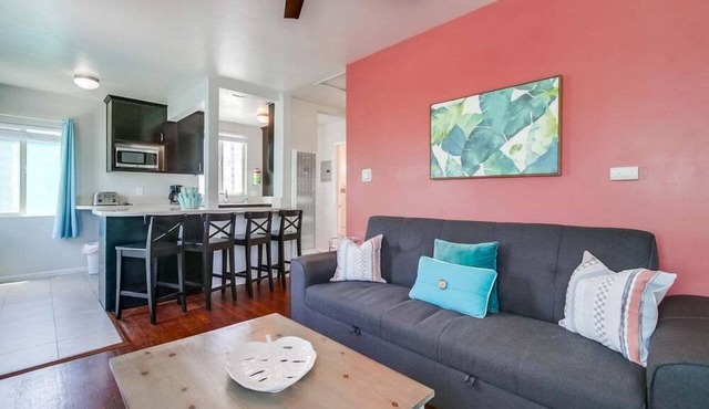 1 Bedroom Condo, Private Patio with Bbq Grill Steps from Bay