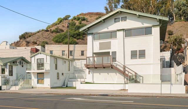 115 Pacific Coast Suites
