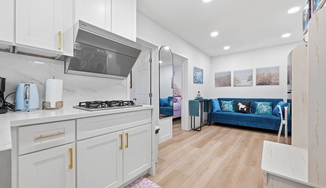 2-bedroom house in peaceful West Covina with AC for relaxing stays