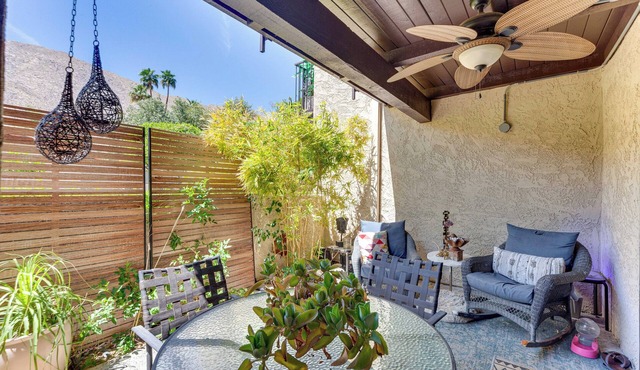 2 Mi to Dtwn Palm Springs: Mtn-View Condo w/Pool