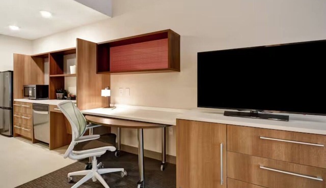 2 Queen Studio w/Free Breakfast | 1 mi to Historic District Bike Trails