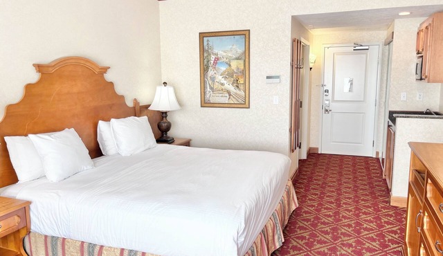 207 | Golf & Mountain Views | King Zermatt Suite