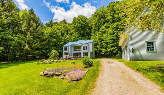 3-bedroom house in lovely Pittsfield close to wedding venues, trails and skiing!