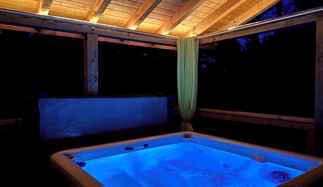 330 reviews ⭐️ Treehouse Views & Privacy! Awesome Updates Only 5 Min to Parkway