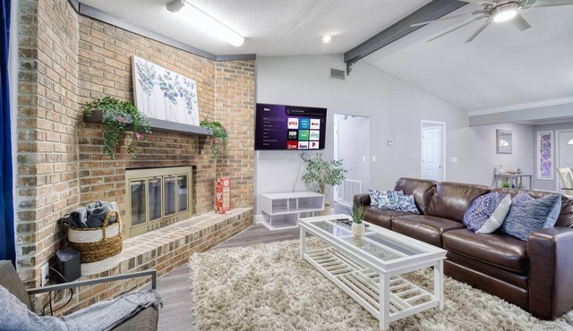 4 Bed 2 Bath -- Built 1985 Renovated 2022