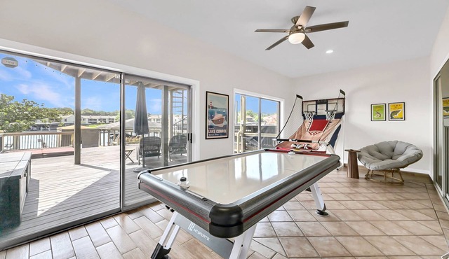 4 BR Waterfront Retreat w/Hot Tub, Swim-Off Dock, Lake Views