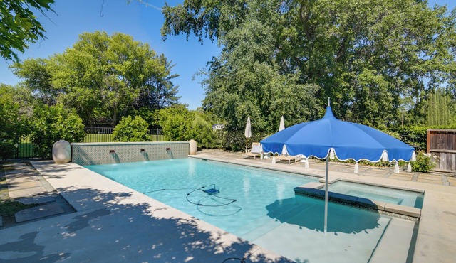 6 Mi to Dtwn Chico! Luxe Art-Filled Oasis w/Patio