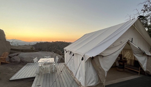A Cozy Sunrise Glamping Escape with Panoramic View