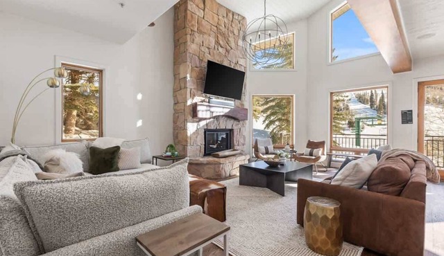 Abode at Sterling Lodge, ski-in/ski-out, hot tub, Silver Lake Village