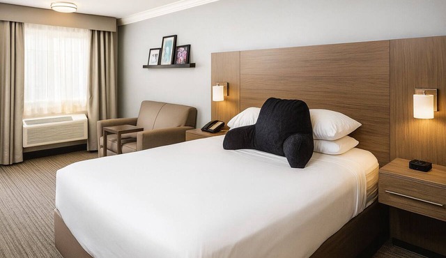 Affordable Accommodation in Signature Temecula! Onsite Pool, Free Parking