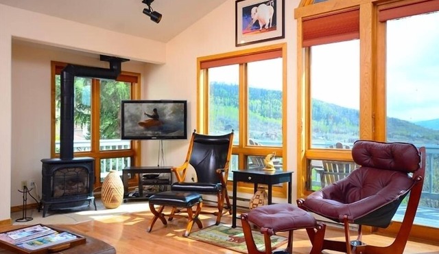 Amazing 40 Mile View! Christmas in SB Jan+March! Dog? Hot Tub 2Car Heated Garage