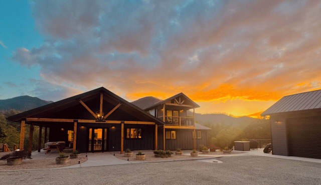 Applegate Riverfront Retreat in the Applegate Wine Country