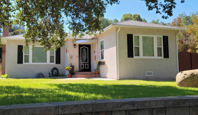 Attached Private Entry Suite: Greenbriar Cottage Grove Views near Kimberly Crest