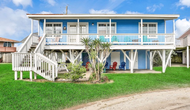 Bayfront dog-friendly home w/water views and dock access
