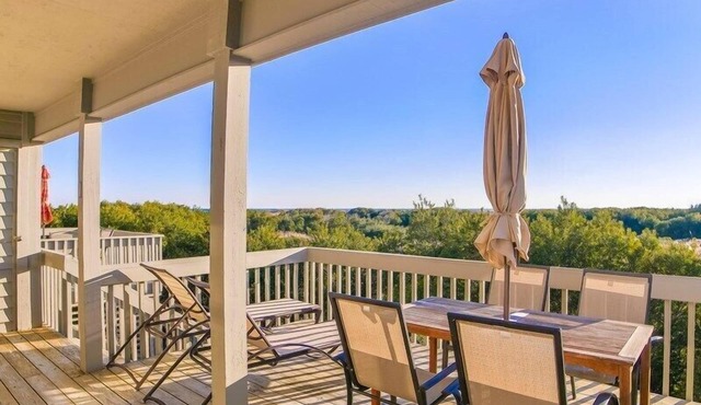 Baylin B (11B) | Community Pool + Beach Access!