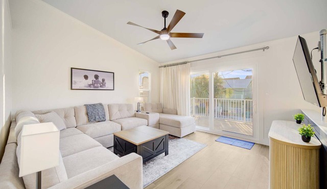 Beachside Destin Oasis! 2bd Townhome-walk to Beach