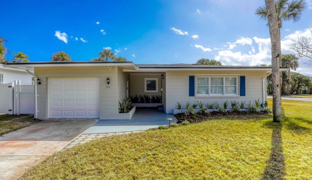 Beachside snowbird escape with fenced yard & washer/dryer - walk to beach access