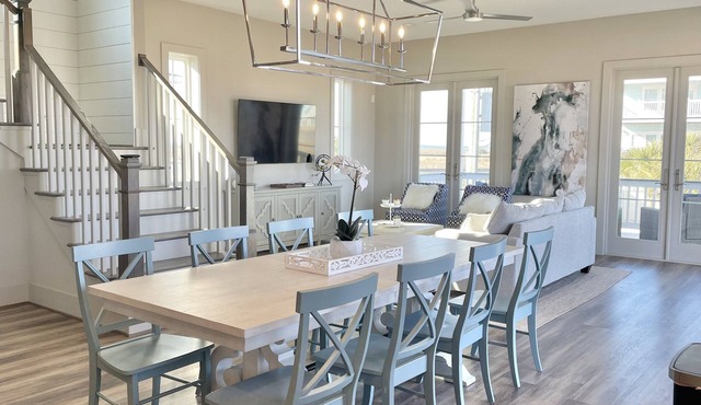 Beautiful Beach House, private bch, Modern and Comfortable furnishings