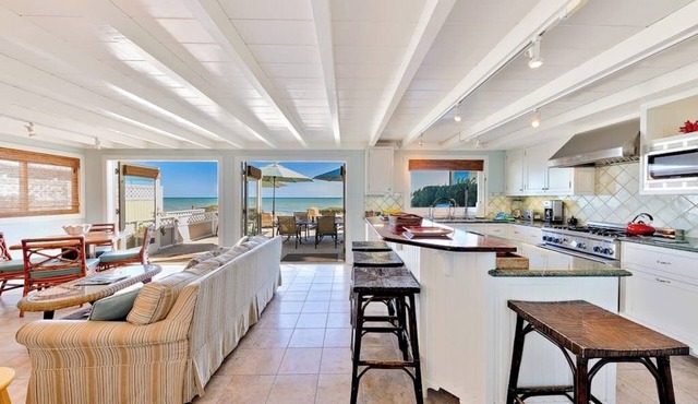 Beautiful oceanfront with deck & private road