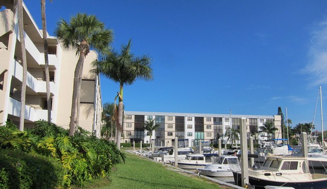 Beautiful Old Naples Waterfront Condo