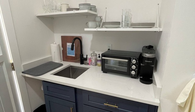 Beautiful Studio with Kitchenette close to Mayo Clinic JAX