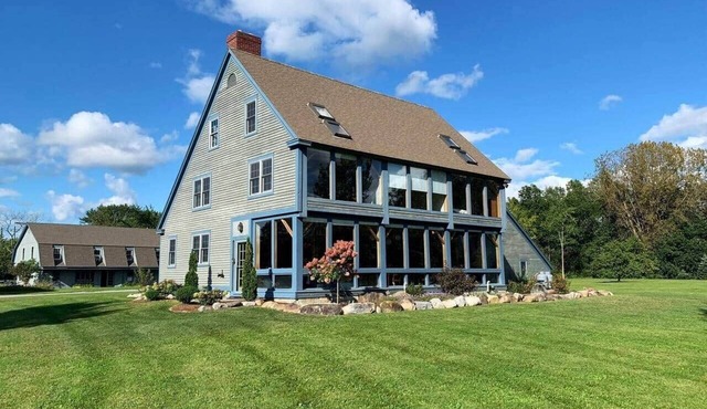 Beautiful timber frame just minutes to Middlebury!