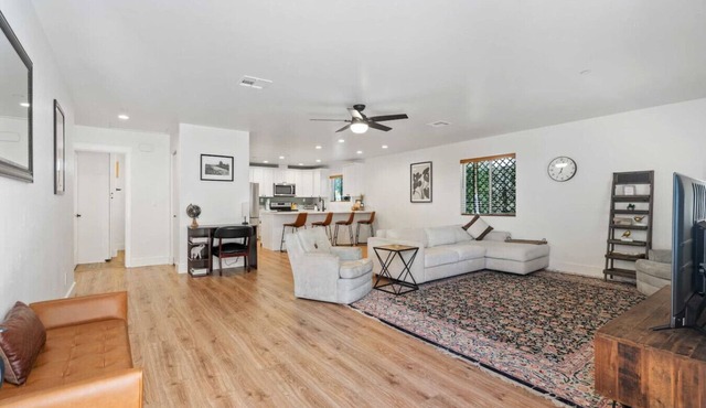 Big Oasis Retreat, 2 Bedroom Private Home