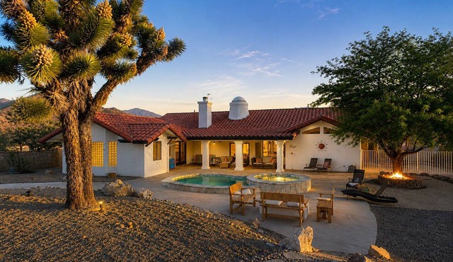 Black Rock Luxury Lodge - 4 Bedrooms, Pool, Spa & National Park Access