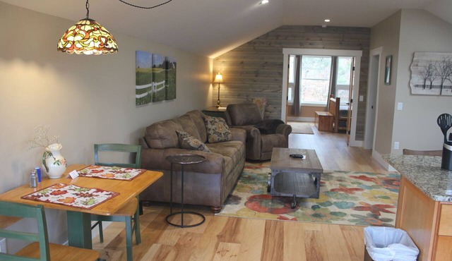 Breathtaking Romantic Rustic Style Loft - Clemson