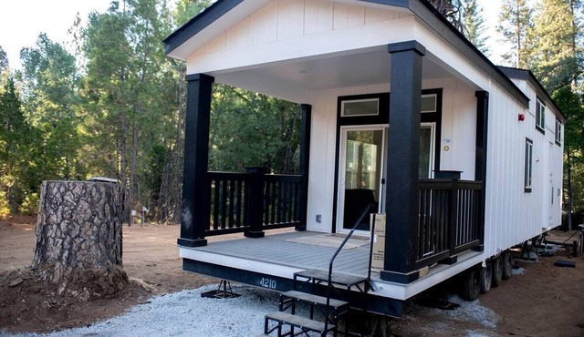 Bright Modern Tiny Retreat with Yoga Dome Near Yosemite, Groveland, California