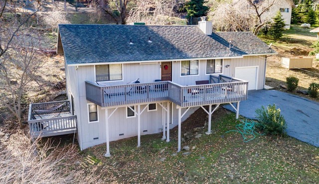 Bright & Spacious Home w/Large Deck, Grill, Private W/D, & WiFi