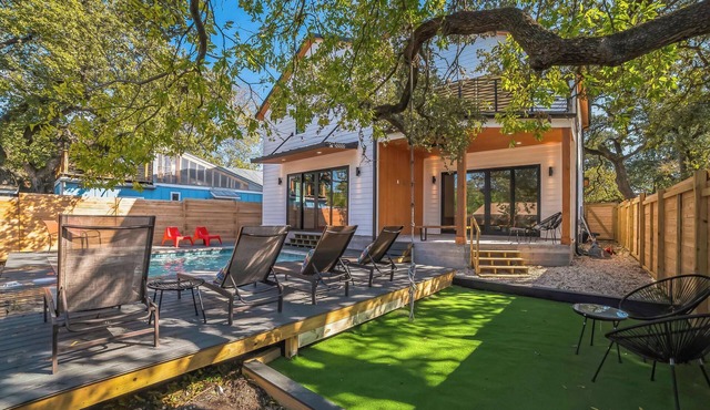 Built in 2024!, 5 bed/5bath with swimming pool, one block to South Congress