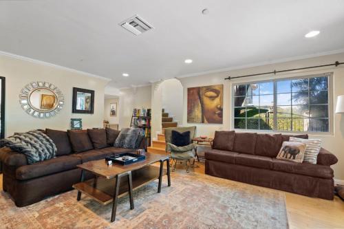 Burbank 4BR with Pool and Hot Tub by Colby and Conrad