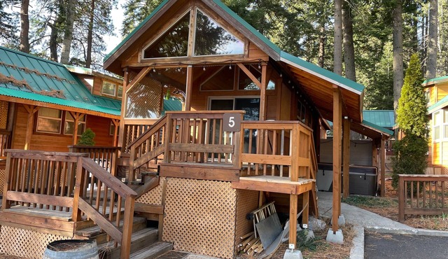 Cabin #5 at Hyatt Lake Resort